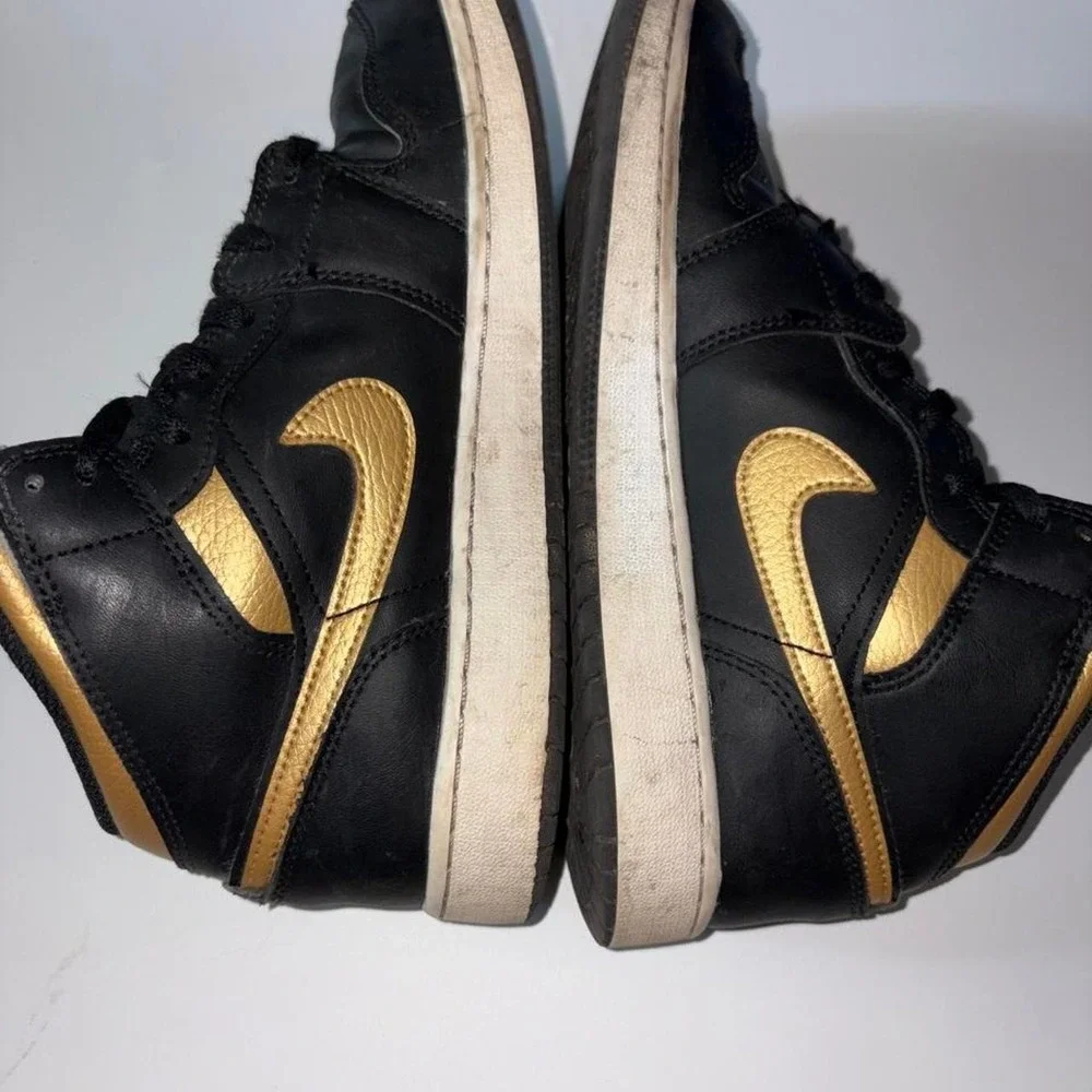 Jordan 1 Mid Black Gold sneakers size US 7Y